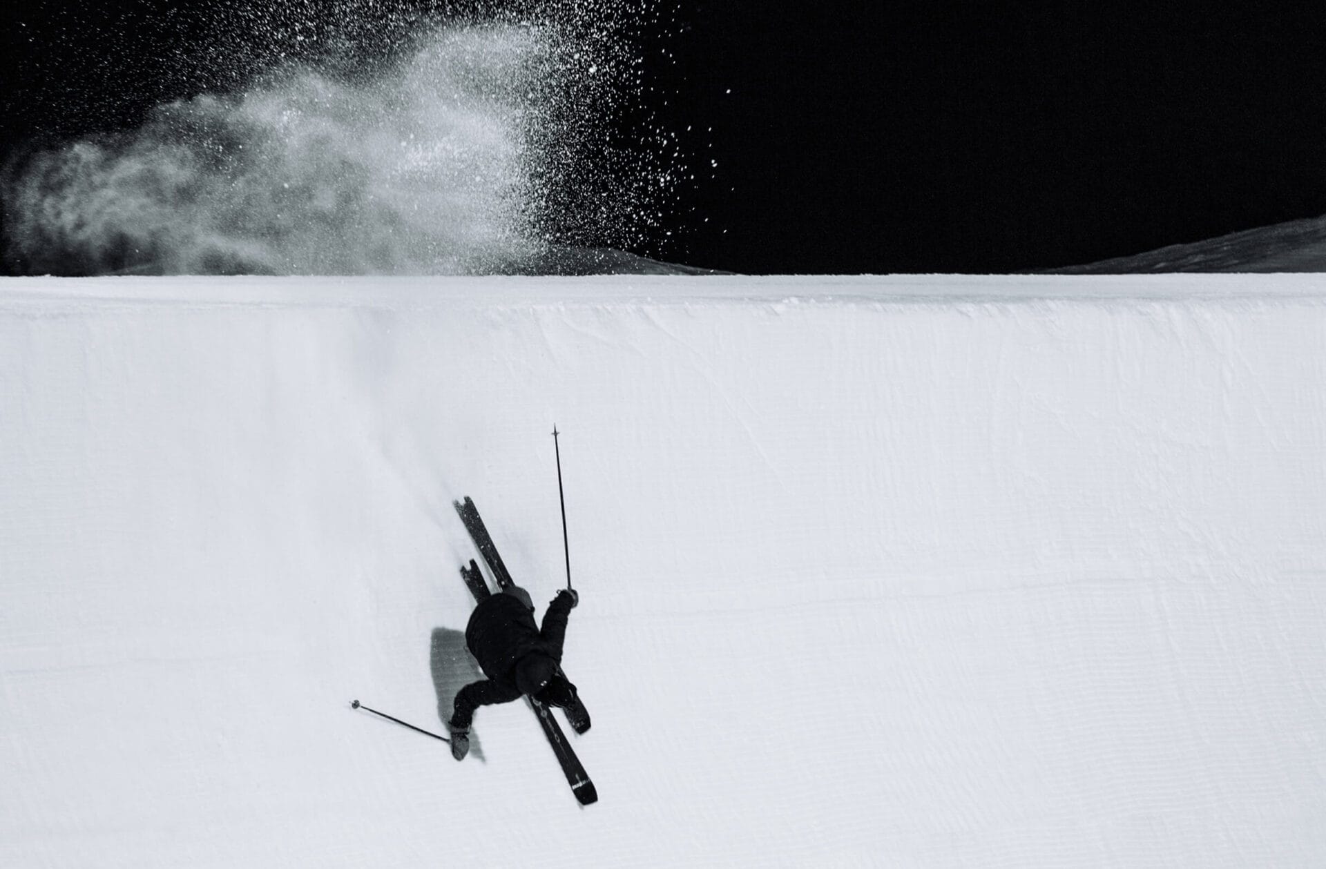 Simply. skis Carver. ridden by Daniel Loosly by night